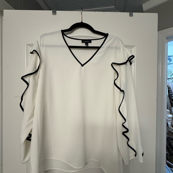 Alfani White Blouse Size L Black Contrast Trim Ruffle Sleeve V-Neck Career Top - Picture 3 of 4